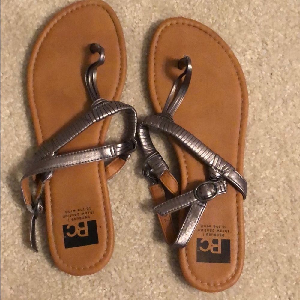 BC FOOTWEAR Gray Metallic T-Strap Sandals
